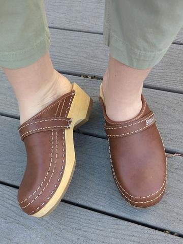 Brown wood clogs 39/40