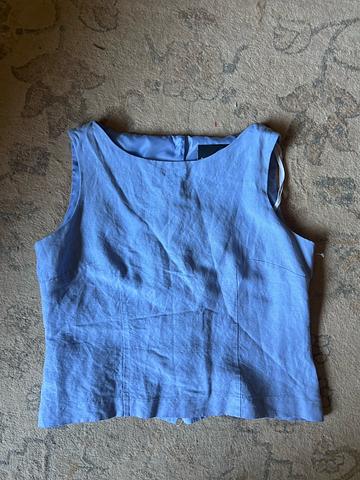 Linen button-back top