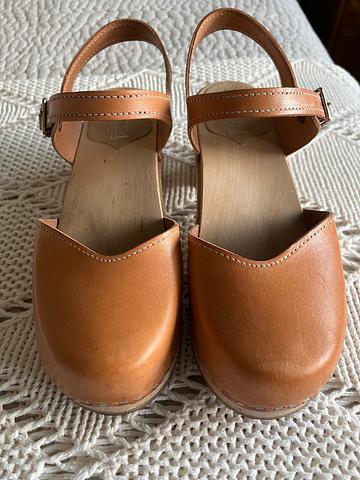Victoria Clogs