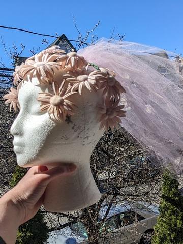 Floral fascinator with veil