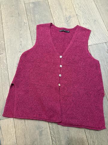 Button vest