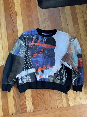 Sweatshirt