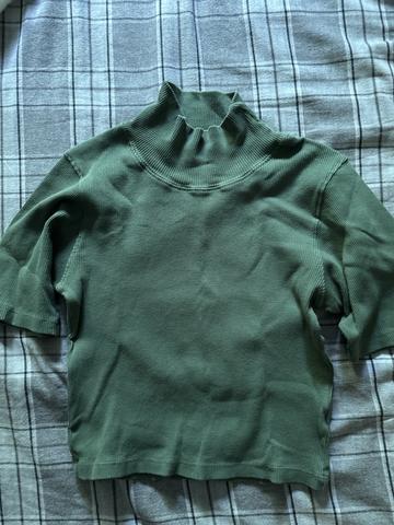 Short sleeve ribbed turtleneck (flexible sizing)