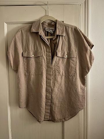 Short sleeve button up