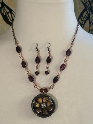 Vintage Flower Button and Glass Bead Neckalce