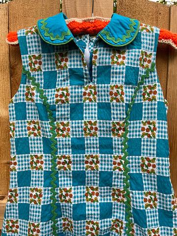 Vintage style dress with collar and ric rac