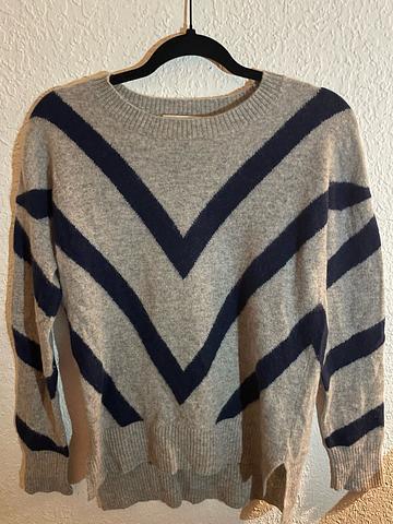 Neiman Marcus Cashmere Chevron Print sweater women Grey/Navy Medium