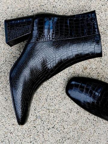 Black heeled boots