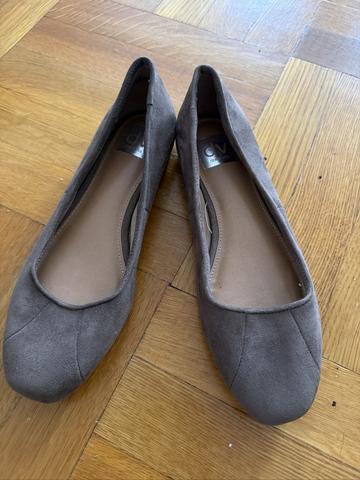 Brown ballet flats