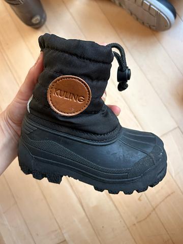 Snow boots