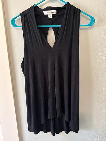 sleeveless top