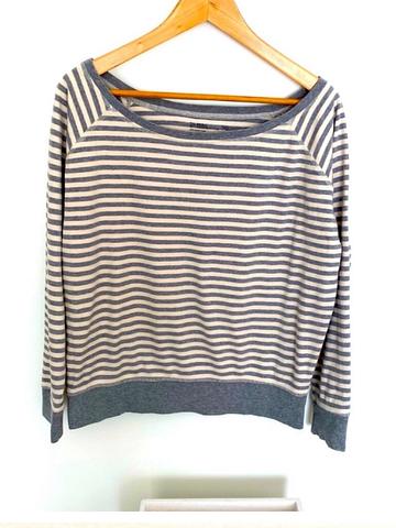 sweat shirt