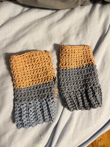 Desert fingerless gloves