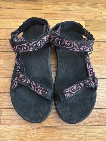 Strap sandals