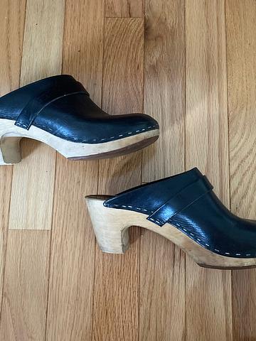 Swedish hasbeen clogs in black