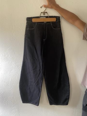 Barrel Jeans with stitching