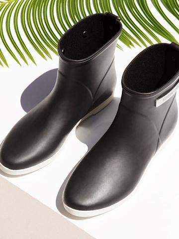 Alice & Whittles minimalist rain boots 8