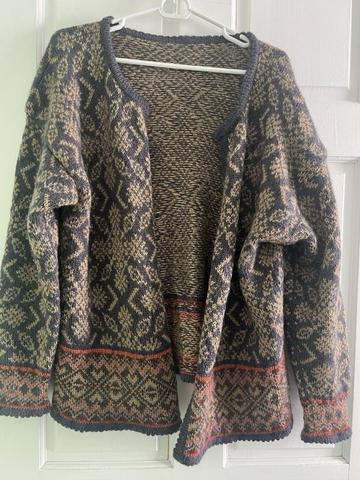 Gray knit open cardigan