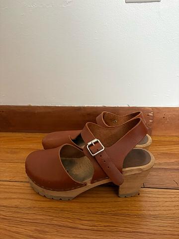 Alma clogs