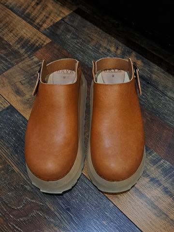 Tegan clog