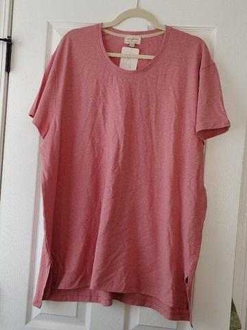 Scoop neck tee
