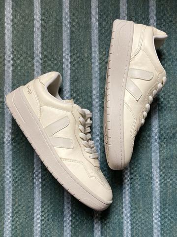V-90 Sneaker