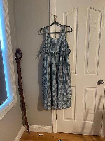 Faith Rowan leaves dress