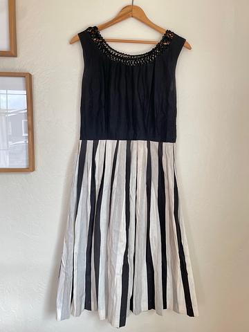 1960s black and white pleat dress