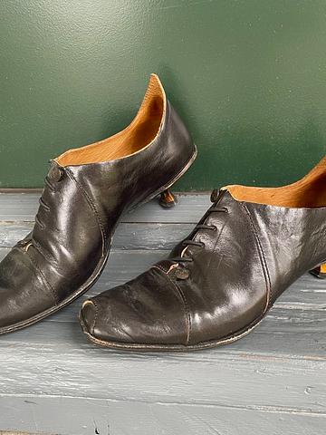 Leather lace up shoes
