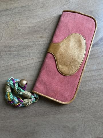 Beaded wristlet clutch