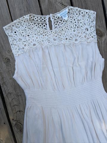 Lace Accented Sleeveless Dress
