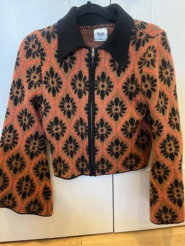 Bell sleeve zip
