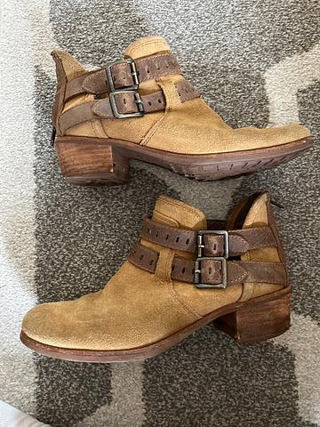 leather boots size 8