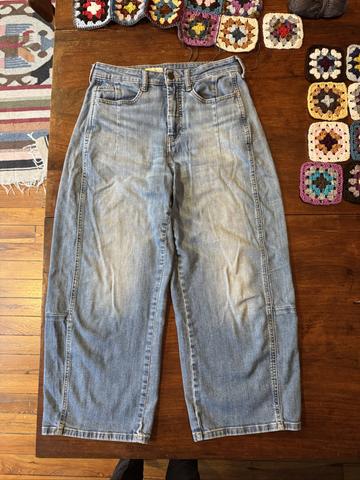 Barrel jeans