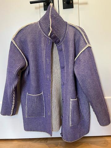 Reversible ribbed sweater/jacket