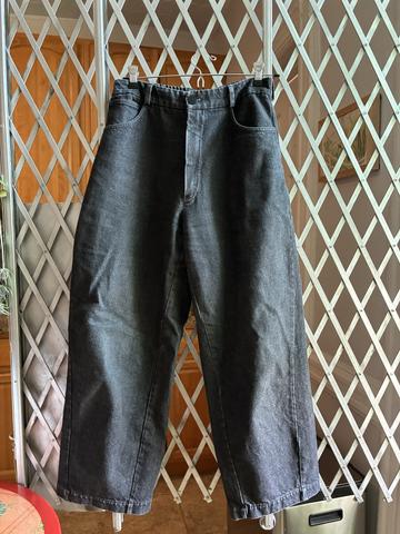 Curved Jeans