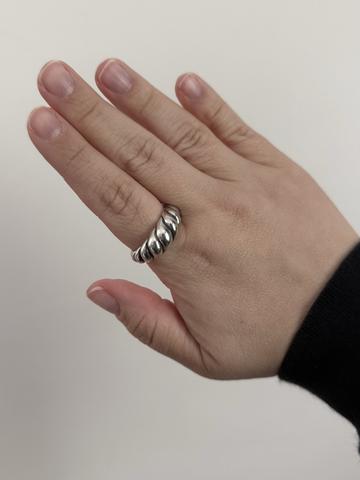 Croissant ring