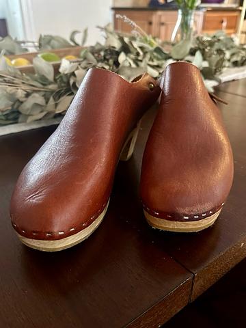 Suzie closed toe mid heel clog