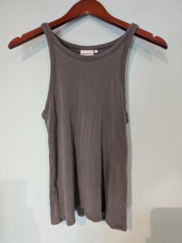 Ribbed tank