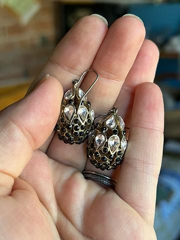 Egg earrings