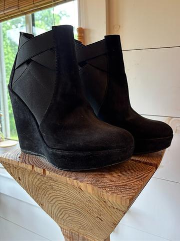 Black platform heels