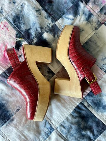 Charlotte Stone Bonnie Clogs
