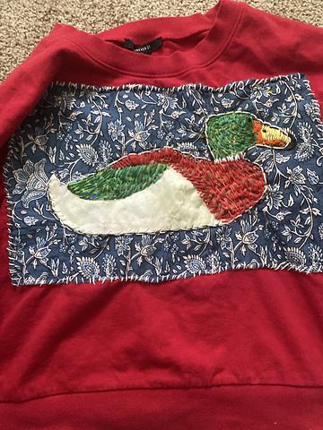Red cropped sweatshirt with embroidered duck