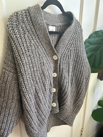 No. 19 Cardigan