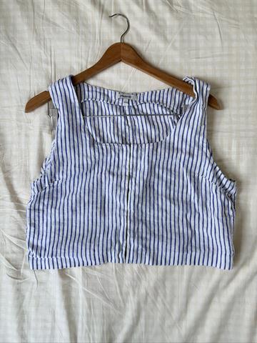 Scoopneck crop top