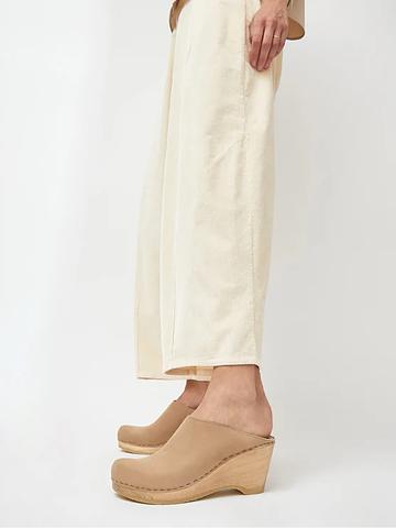 New school clog on wedge