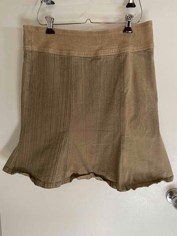 Neutral skirt
