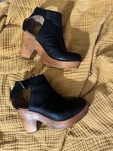 Amber Orchard Clogs wood