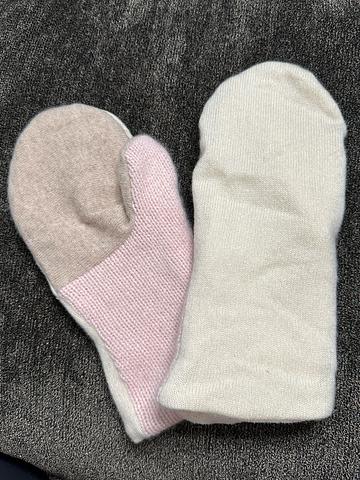 Cashmere mittens