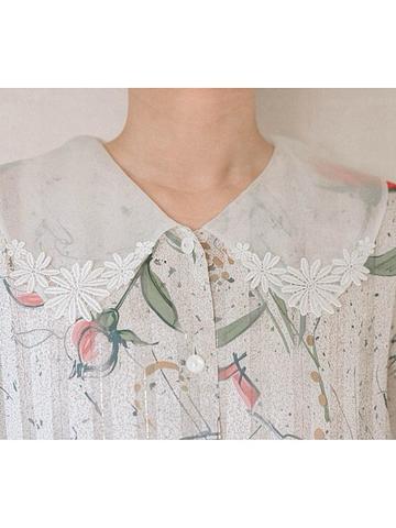 Floral blouse with embroidered collar